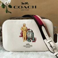 ราคา COACH STAR WARS X COACH JES CROSSBODY IN SIGNATURE CANVAS WITH C-3PO AND R2-D2 (6510886886)