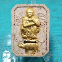 ราคา พระเนื้อผง หลวงพ่อคูณ ปริสุทโธ วัดบ้านไร่ รุ่น คูณทอง หมูทอง ทรัพย์ แสน ล้าน ฝังตะกรุด 1 ดอก ปี ๒๕๓๘ พร้อมกล่องเดิม (12438440847)