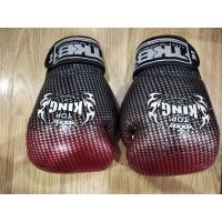 ราคา (มือสองสภาพใหม่มาก/ส่งฟรี) นวมชกมวย TOP KING ลายดาว สีแดง / TOP KING Boxing Gloves Super Star RED (7545834656)