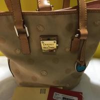 ราคา กระเป๋าDooney&bourke แบรนด์แท้มือสอง สภาพดี ตำหนิตามภาพ (902848359)