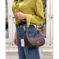 ราคา Coach Kleo Hobo In Signature Canvas C7257 (16842355085)