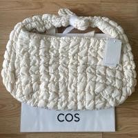 ราคา COS Quilted Oversized Bag สี off-white ของแท้ 100% (23273725438)