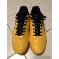 ราคา รองเท้าสตั๊ด umbro มือสอง ใช้ครั้งเดียว (23414353846)