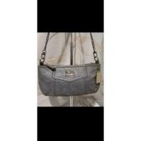 ราคา Coach wristlet แท้100% มือ2 (8086731610)