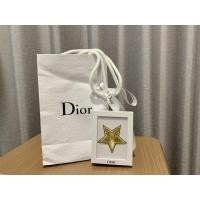 ราคา [12.12‼️] ⭐️ เข็มกลัด Dior Pin รูปดาว สีทอง ของแท้ (13559184763)