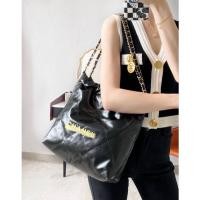 ราคา พร้อมส่ง ได้ใบเล็กด้วยนะกระเป๋าหนังCha.//:Nelสายโซ่ใส่ของได้เพียบ มีให้เลือก 3 สี : ดำ ชมพู ขาว Size: 36 × 40 × 10 cm. (16970807462)