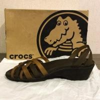 ราคา รองเท้ารัดส้น สีดำ-นำ้ตาล ยี่ห้อ Crocs แท้ 100% (2231200094)