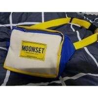 ราคา (มือ2) กระเป๋าคาดอก Moonset (1811599794)