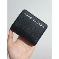 ราคา กระเป๋าตังค์ใบสั้นMarc Jacobs Saffiano Leather Mini Bifold Wallet Black #M0015163 (8922072628)