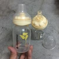 ราคา Medela Calma Breastmilk Feeding ออกแบบมาเลียนแบบธรรมชาติของหัวนมแม่มือ2สภาพดีสภาพ90-95% (2684424761)