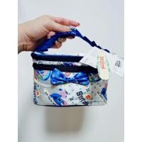 ราคา กระเป๋าเครื่องสำอางค์ STITCH ซิปรอบ มีสองชั้น มีกระจก มีช่องใส่แปรง 3 แปรง ขนาด สูง 7นิ้ว กว้าง 5นิ้ว ยาว8นิ้ว (4290819436)