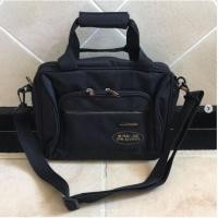 ราคา กระเป๋า กระเป๋าถือ แบรนด์ Pierre cardin ขนาดกำลังดีมาก สีดำ เนื้อผ้าอย่างดี พร้อมสายยาว แข็งแรง ทนทาน ของใหม่ มือ 1 (9468560903)