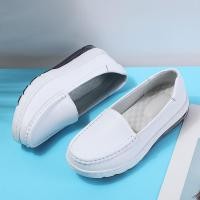 ราคา 2020 รองเท้าพยาบาล เพื่อสุขภาพ สีขาว รองพื้นรับน้ำหนัก รับแรงกระแทก นุ่มสบายแม้ต้องยืนนานๆ (3432072021)