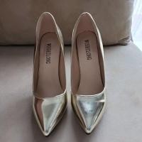 ราคา รองเท้าส้นสูงสีทอง มือสองสภาพ95% (12383075007)