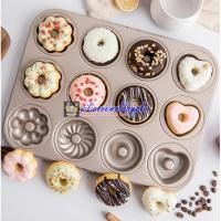 ราคา ถาดอบ ถาดอบขนม พิมพ์อบขนมโดนัท พิมพ์ขนมโดนัท 4 ลาย เคลือบสีทองแบบ 12 หลุม Non-stick แถมถุงบีบ 10 ใบ! (8748585274)