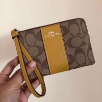 ราคา กระเป๋า Coach คล้องมือ S ♦️ของแท้ 100% (2404207545)