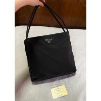 ราคา PRADA Tessuto City Nylon Shoulder Bag ของแท้ ปราด้า พราด้า กระเป๋ามือสอง แบรนด์เนม กระเป๋าผ้า (22323372304)