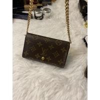 ราคา กระเป๋าหลุย ของแท้ นะคะ ซื้อมา17,000 ขาย7,300บาท (19739971373)