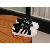 ราคา รองเท้าผ้าใบเด็ก สีดำคาดขาว Adidas (46910903)