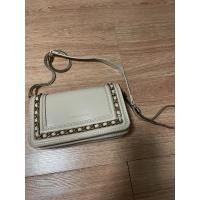 ราคา กระเป๋า charles & keith สีครีมของแท้ (18718339333)