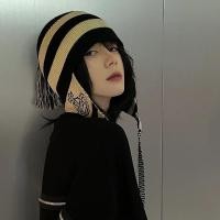 ราคา Vivienne Westwood หมวกถัก แต่งพู่ ลายทาง ป้องกันหู (22359016319)