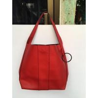 ราคา กระเป๋าสะพายข้าง แบรนด์ Estee Lauder หนังทั้งใบ สีแดงฉ่ำๆ ทรงshopping แต่งอะไหล่เงิน สภาพดี (18175594066)