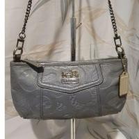 ราคา Coach wristlet แท้100% มือสอง (11804782604)