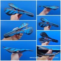 ราคา เบาะคาร์บอนล้วน สีดำด้าน-โลโก้เทา เบาหวิว 110 กรัม ขนาด 270x143mm รางรูปไข่ 7x9mm (1179410255)