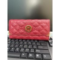 ราคา Metrocity แท้มือสอง กระเป๋าสตางค์หนังใบยาวสีแดงสามพับ อะไหล่ทอง แบรนด์เนมแท้มือสอง (12242353500)