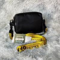 ราคา แนะนำสอบถามจำนวนคงเหลือก่อนกดซื้อนะคะ กระเป๋า OFF-WHITE Logo crossbody bag (สายเหลือง) (16723267014)