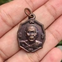 ราคา เหรียญหลวงพ่อเพี้ยน วัดเกริ่นกฐิน ลพบุรี ปี56 หลังหนุมานเชิญธง (22356749570)