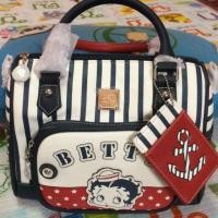ราคา กระเป๋าสะพายข้างทรงหมอน แบรนด์แท้ Betty Boop (419331428)