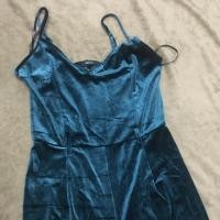 ราคา จั๊มสูทกำมะหยี่ สายเดี่ยว สีเขียว FOREVER21 (6634941336)