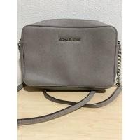 ราคา Michael kors กระเป๋าสะพาย ครอสบอดี้ มือสอง ของแท้ ขนาด 9 นิ้ว (25902695561)