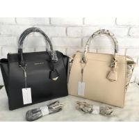 ราคา CHARLES & KEITH STRUCTURED CITY BAG (243966809)