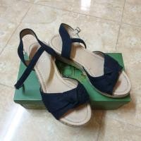 ราคา รองเท้ารัดส้น ส้นเตารีด สูง 2 นิ้ว สีกรม มือสอง (3500289956)