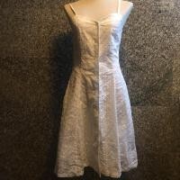 ราคา เดรสสายเดี่ยวลูกไม้สีขาว (2434599529)