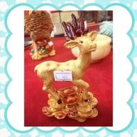 ราคา กวางมงคลยืนบนกองเงินกองทอง (950381643)