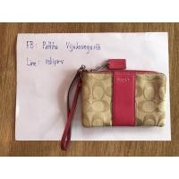 ราคา คล้องมือ coach ผ้าสภาพสวยกริ้ปๆๆ 1 ซิป size s มีช่องด้านหลัง 1 ช่อง (8521261381)