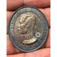 ราคา เหรียญเทิดพระเกียรติ ร.5 ทรงยินดี เนื้อเงิน รุ่นแรก หลวงพ่อเปิ่น วัดบางพระ จังหวัดนครปฐม เนื้อเงิน สร้าง ปี 2535 (6458652919)