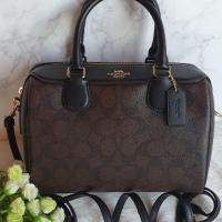 ราคา พร้อมส่งcoach#F32203 หมอน ขนาด9" ลายc น้ำตาลเข้ม (5008667949)