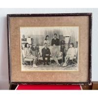 ราคา รูปถ่ายเก่า “ครอบครัวพระราชา’’ ในหลวงรัชกาลที่ 9 พระบาทสมเด็จพระมหาภูมิพลอดุลยเดชมหาราช บรมนาถบพิตร พร้อมกรอบแป้งเก่า (18478630169)