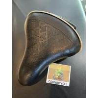 ราคา อานจักรยาน เบาะจักรยาน อานนั่งจักรยานแม่บ้าน แบบหนานุ่ม SPECIAL สีดำ แบบหนา เนื้อแน่น โคลงเหล็ก มีที่จับหลัง (3192605926)