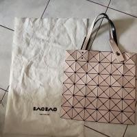 ราคา กระเป๋า bao bao issey miyake มือ2ของแท้ ไม่มีตำหนิค่ะ (25913107682)