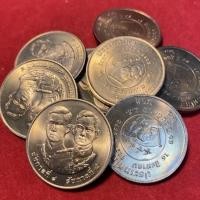 ราคา ผิวน้ำทองเหรียญนิกเกิล 20 บาท ที่ระลึกครบ 50 ปี สันติภาพสากล (พร้อมตลับ) (4768305985)