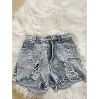 ราคา กางเกงยีนส์ขาสั้น แต่งขาด กับเม็ดมุกสีเงิน size s (25913999257)