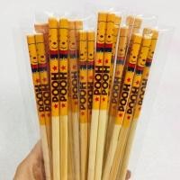 ราคา ตะเกียบไม้หมีพูห์ โดเรม่อน คิตตี้แพ็ค 12 คู่ ราคา 100฿ (3232675595)