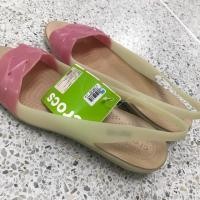 ราคา รองเท้าคัชชู crocs ของแท้ 100% (2284398799)