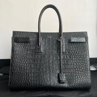 ราคา Used in good condition : Saint Laurant Sac de jour (21178103306)