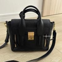 ราคา phillip lim mini ดำทอง โดยรวมยังสภาพดี หนังยังแข็ง (18481511555)